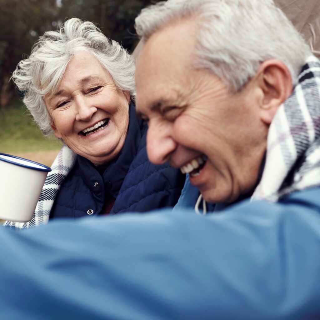 old-couple-drinking-tea